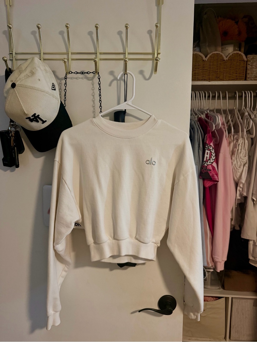 ALO Yoga Cropped Accolade Crewneck